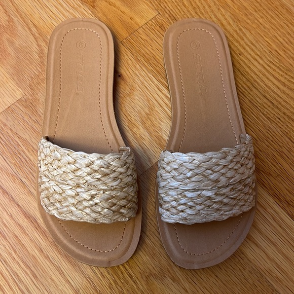 Soda Women’s Slide Sandals - NWB - Picture 2 of 9